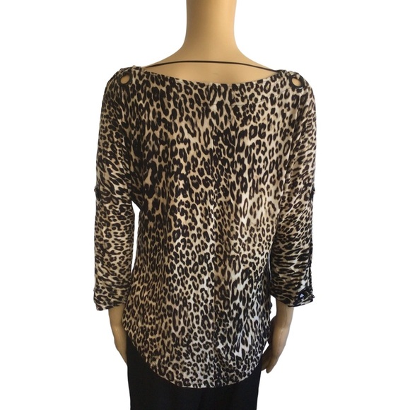 Cable & Gauge Chetah Print Top - Picture 2 of 4